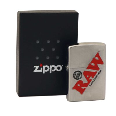 Originálny benzínový zapaľovač Zippo RAW Logo – Brushed Chrome