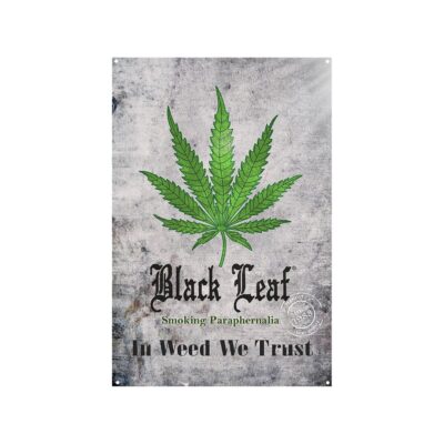 Kovová plechová tabuľa Black Leaf – In Weed We Trust (600x400 mm)