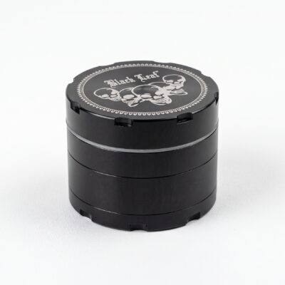 Hliníková drtička Black Leaf Skull 4-dielna (53 mm)